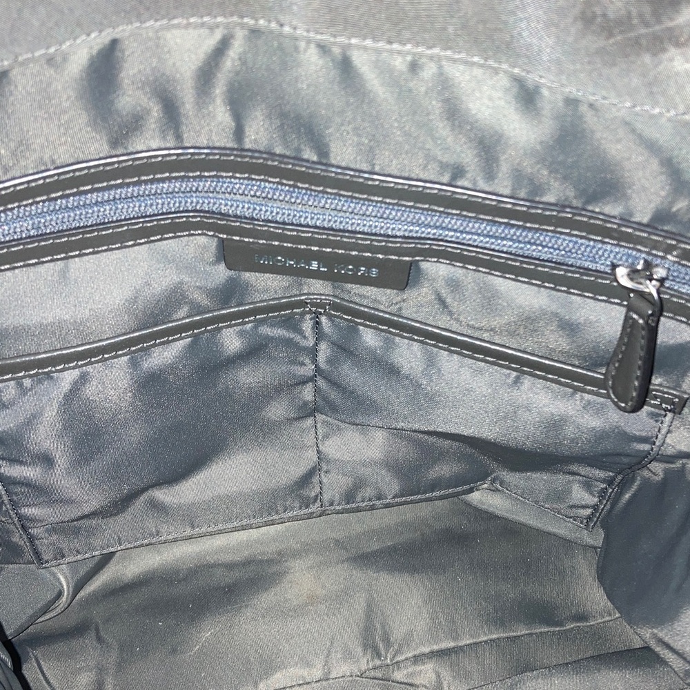 Michael Kors EUC Ariana Travel Designer Nylon Totebag in Graphite/Grey. - Picture 12 of 15